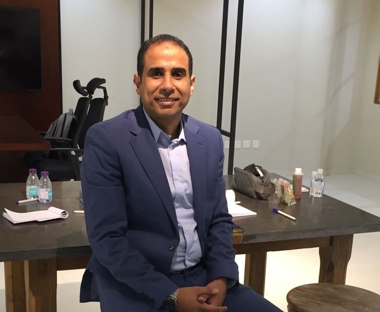 Mohamed Askalany visiting a local neighbourhood business